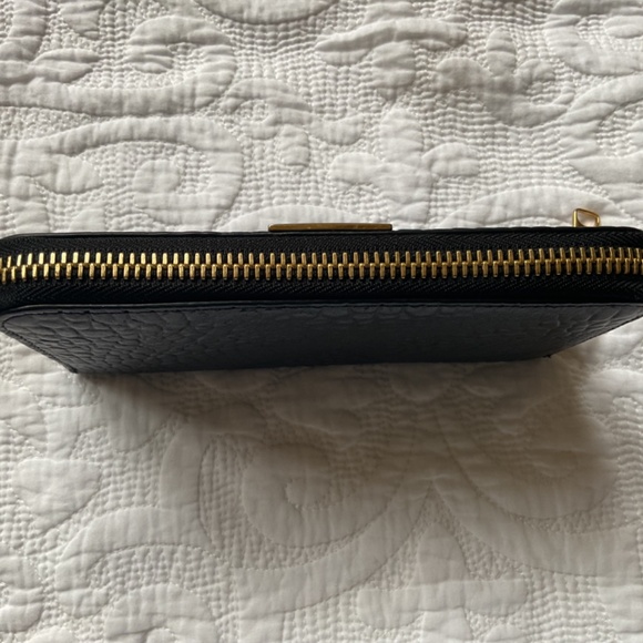 Burberry Embossed Check Signature wallet - Picture 6 of 16